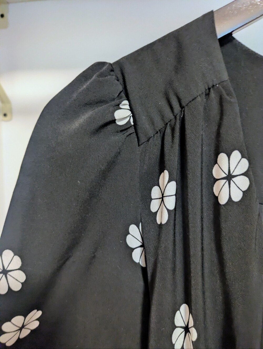 Kate Spade Clover Toss Spade Print Wrap Dress Black/White size 6 - Picture 3 of 7